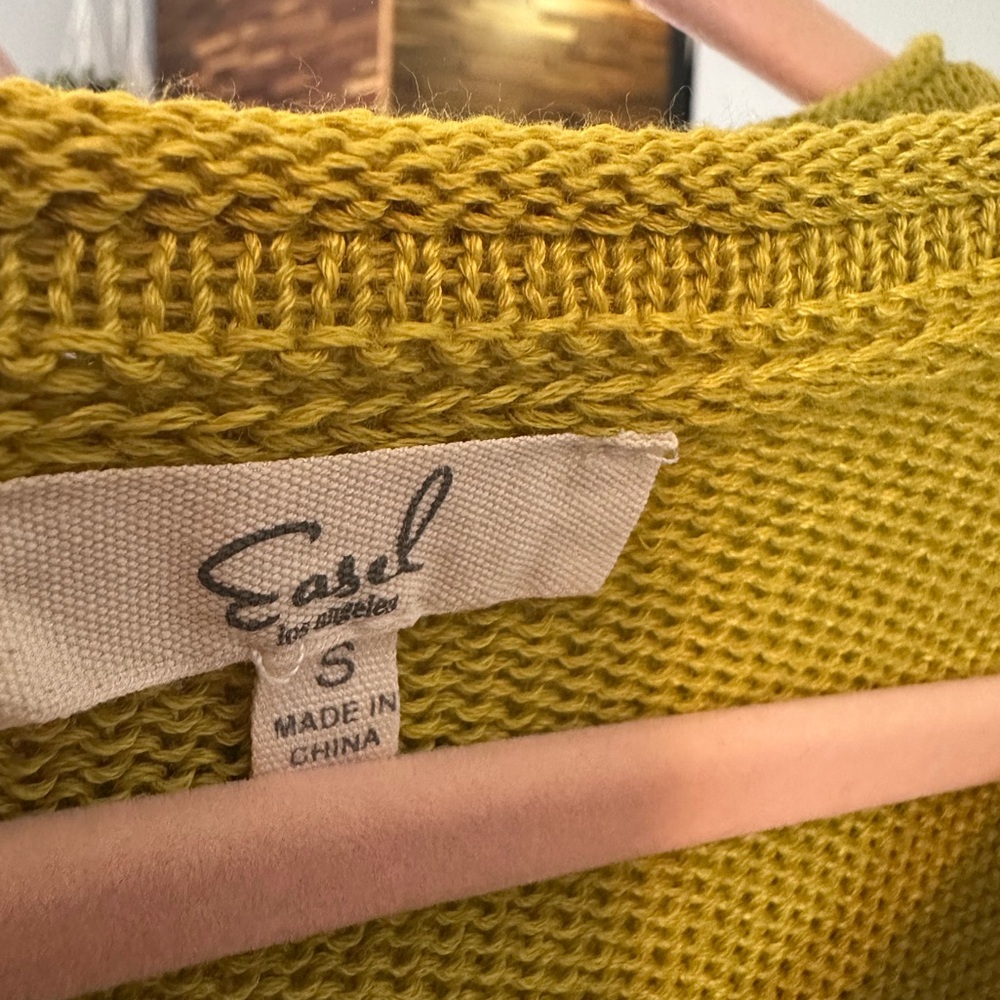 EUC💚Easel Off Shoulder Sweater Green Tea Small - Picture 3 of 5
